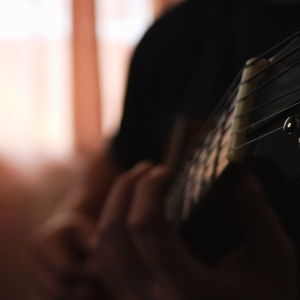 巨乳人妻教師泽井芽衣
